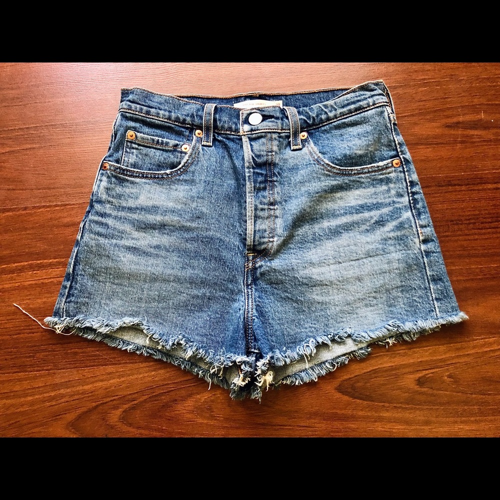 Levi’s Ribcage Shorts